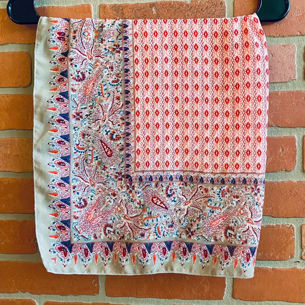 Women’s head scarf